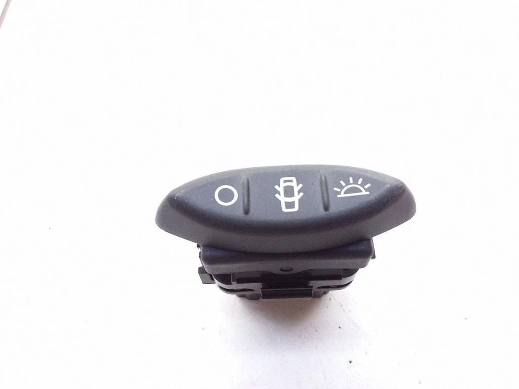 Switch for retractable tow bar