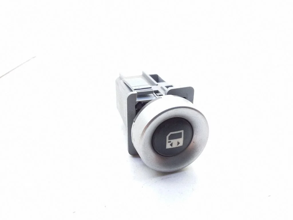 Switch for retractable tow bar