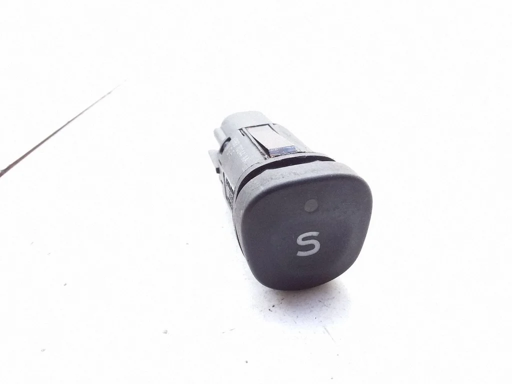 Switch for retractable tow bar