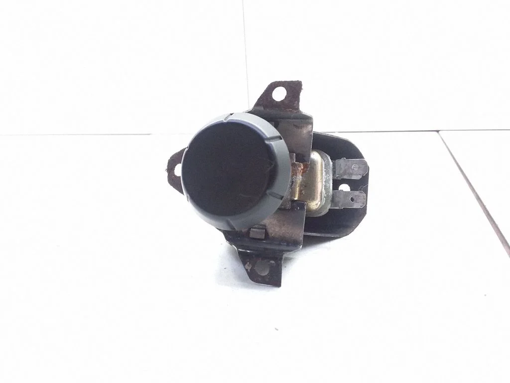 Switch for retractable tow bar