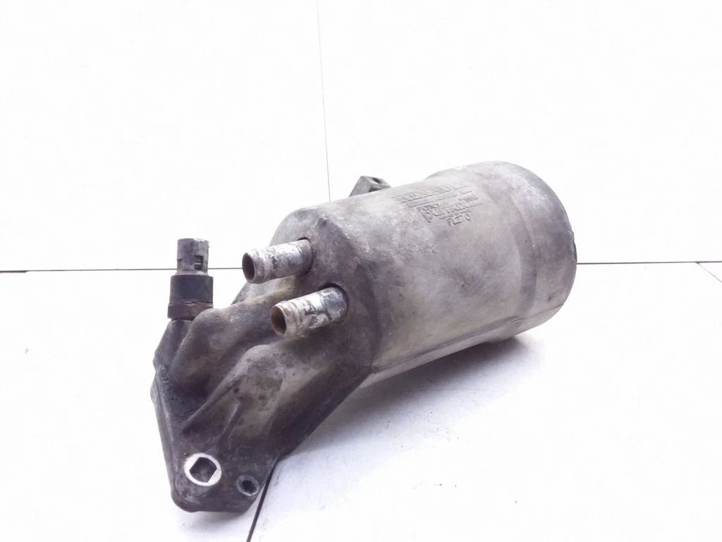 Oil filter mounting bracket FL270