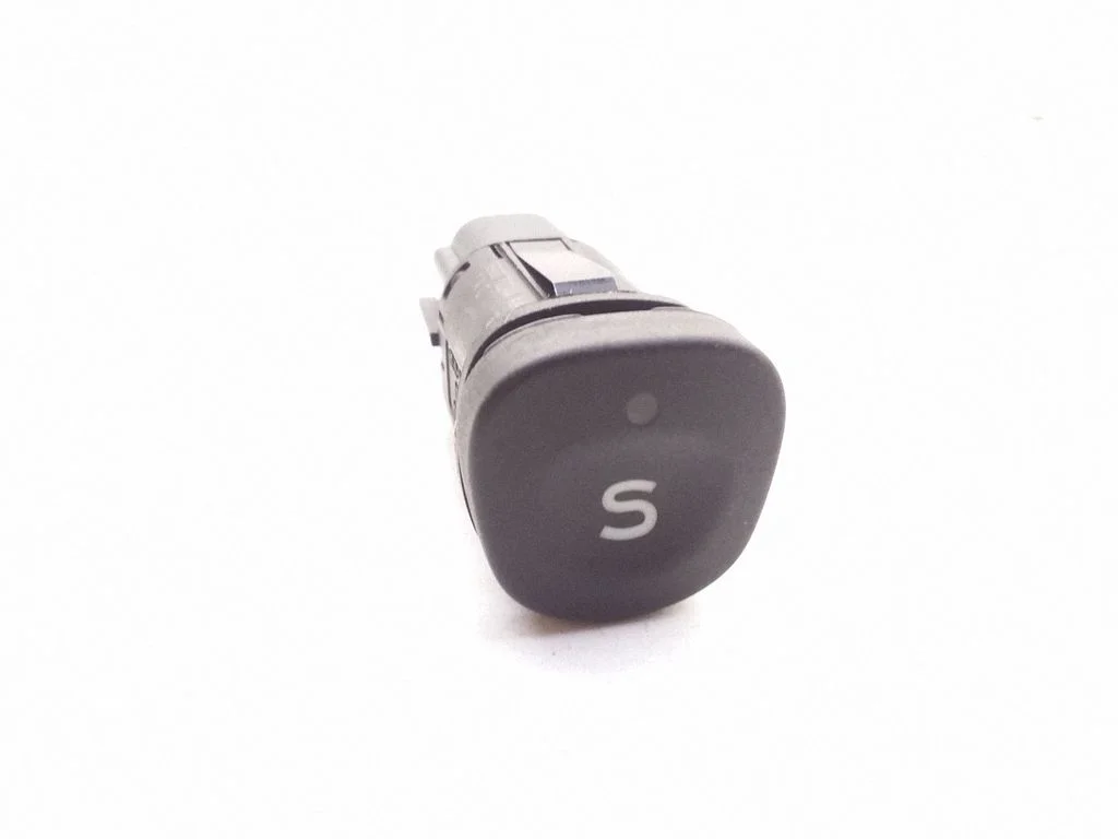 Switch for retractable tow bar
