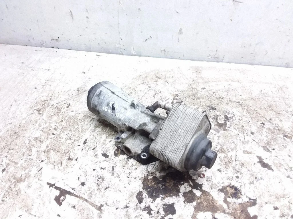 Õlifiltri hoidik/jahuti – Audi A4 S4 B7 8E 8H (2005-2008)