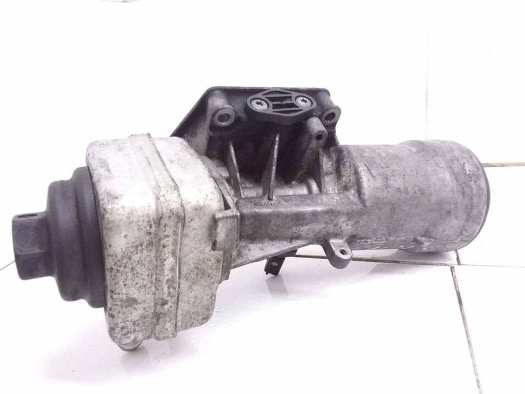 Oil filter mounting bracket