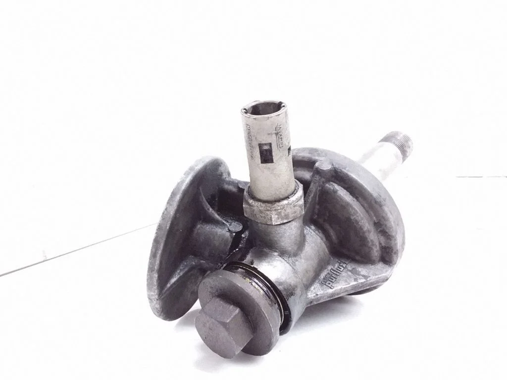 Oil filter mounting bracket – Renault Megane II (2002-2005)
