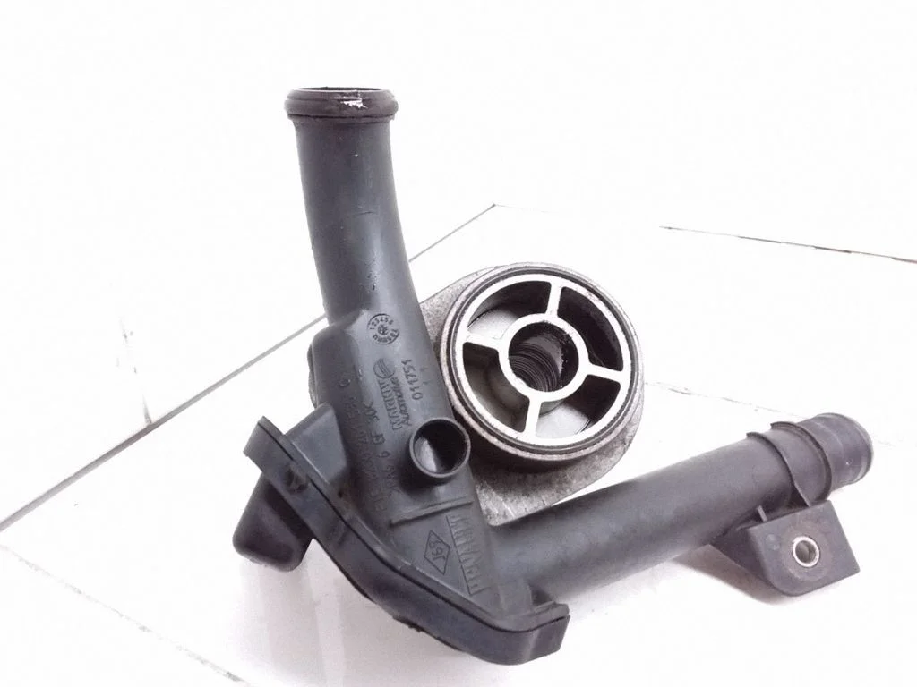 Oil filter mounting bracket – Renault Megane II (2002-2005)