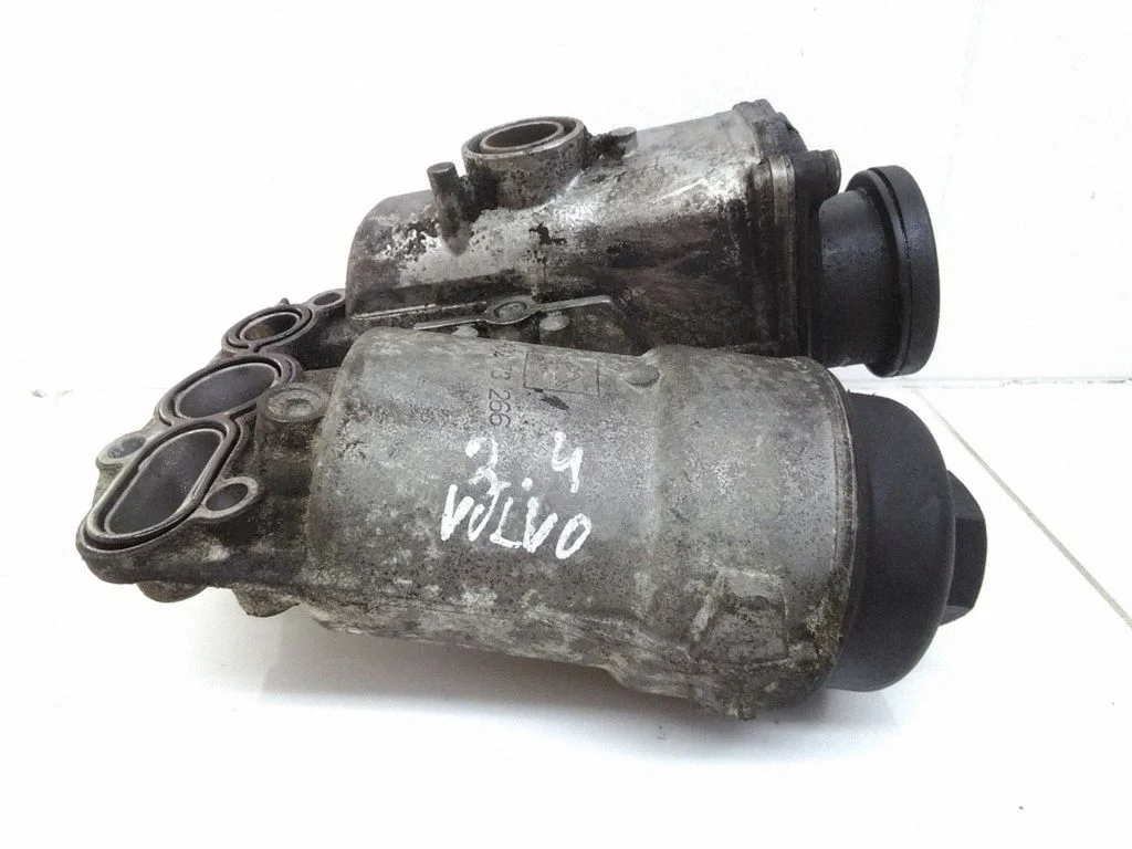 Oil filter mounting bracket – Volvo S60 (2001-2004)