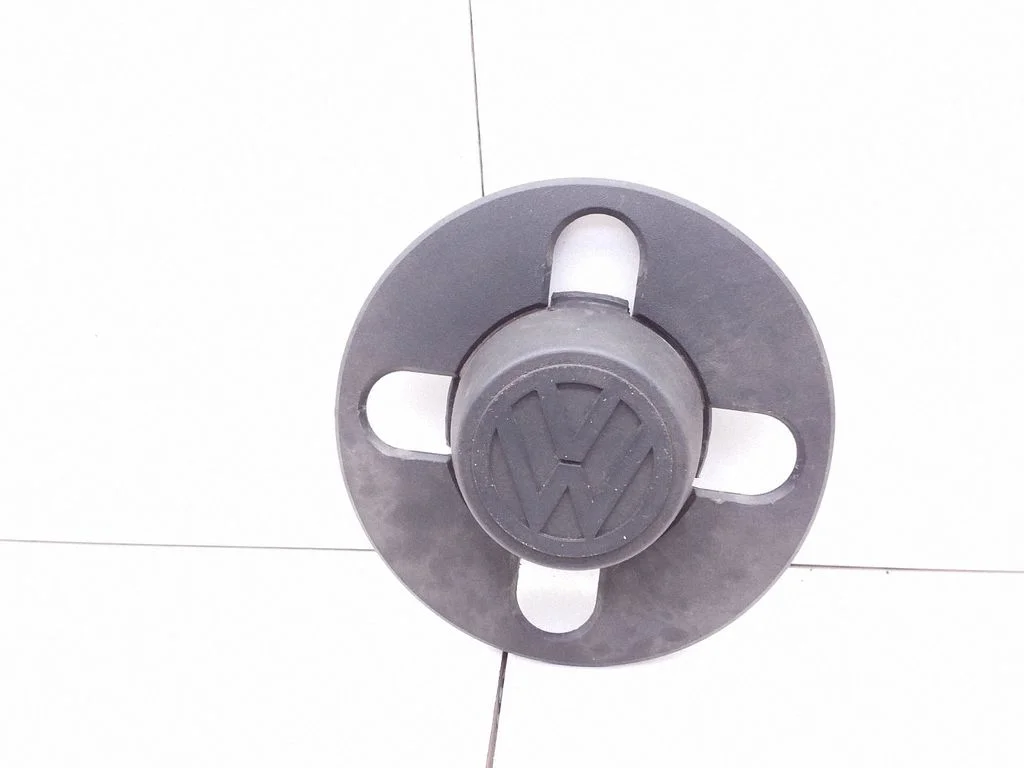 R12 wheel hub/cap/trim – Volkswagen Golf I (1975-1984)