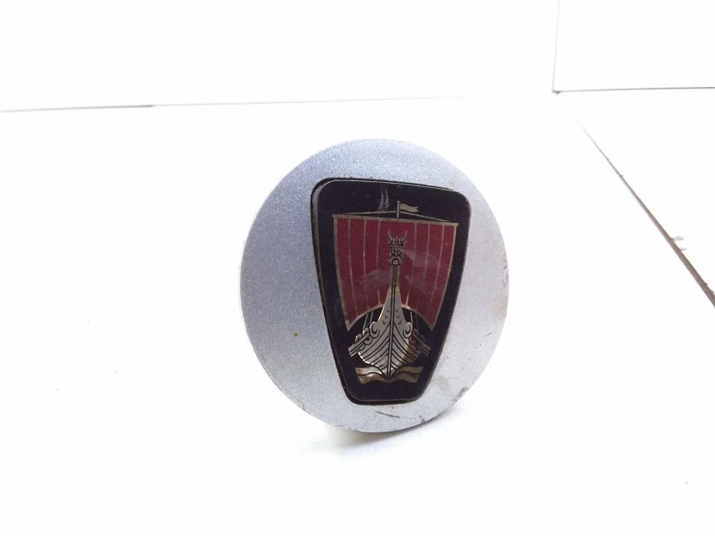 R12 wheel hub/cap/trim