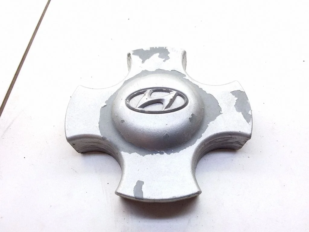 R12 wheel hub/cap/trim