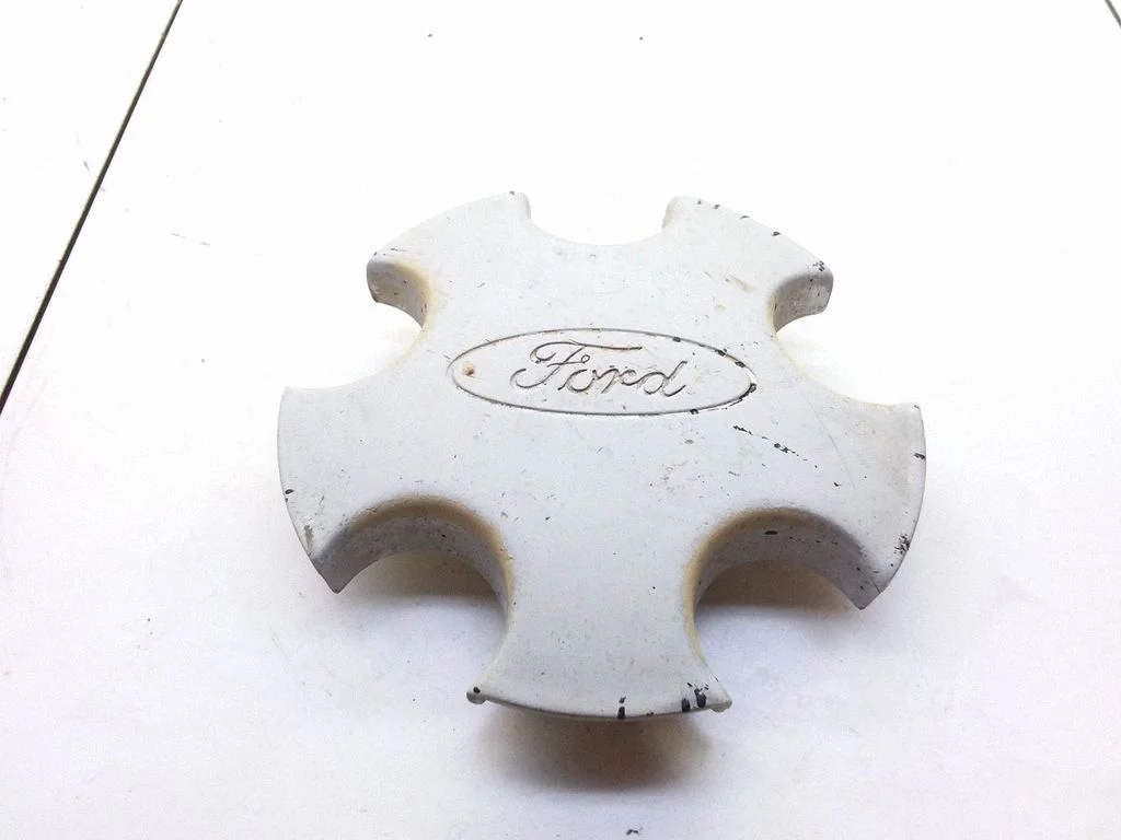 R12 wheel hub/cap/trim – Ford Galaxy (1995-2000)
