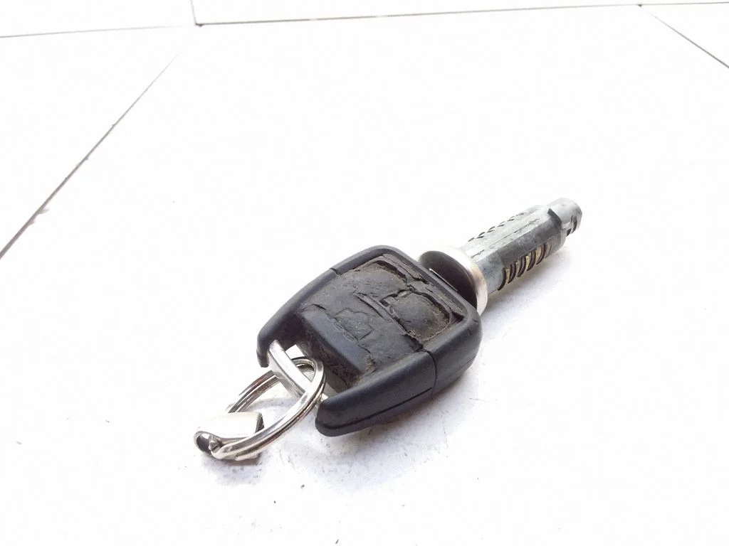 Coupe door lock (next to the handle) – Opel Zafira A (1999-2005)