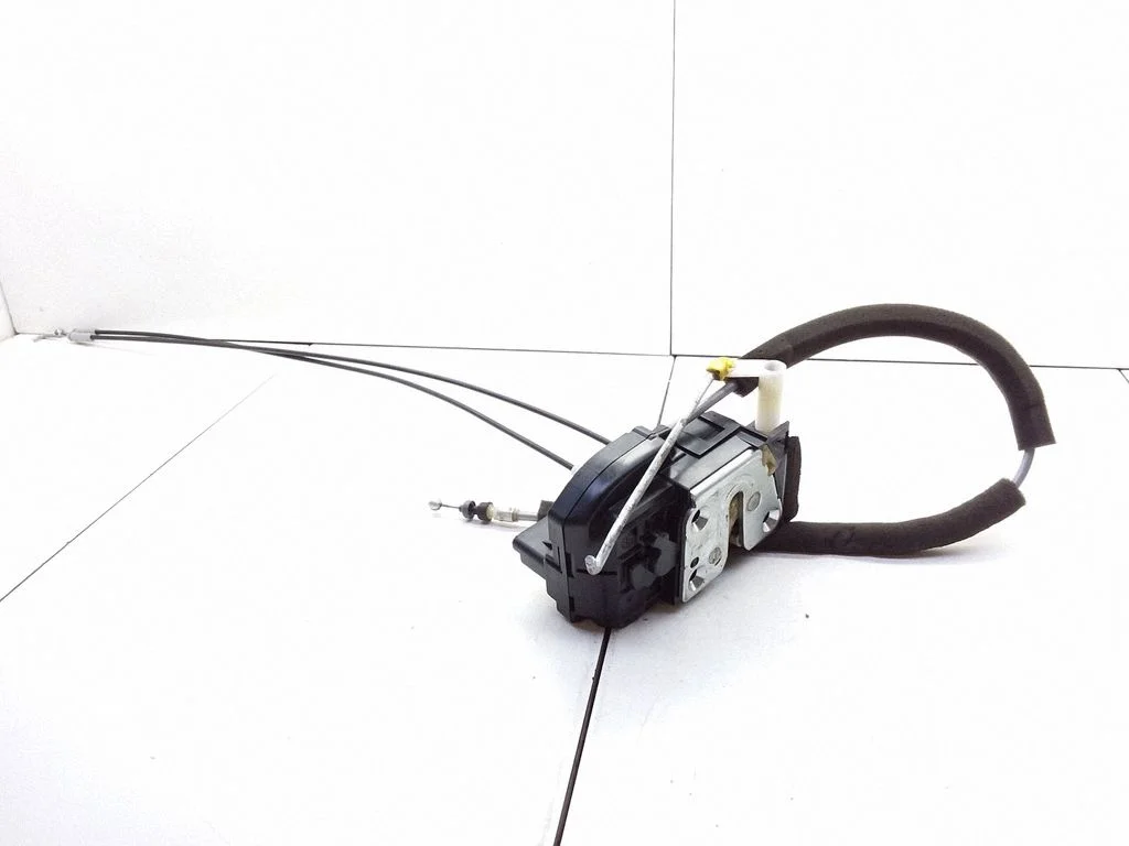 Coupe door lock (next to the handle) – Nissan Versa (2006-2012)