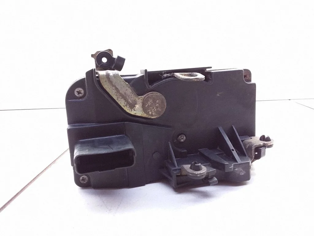 Coupe door lock (next to the handle)