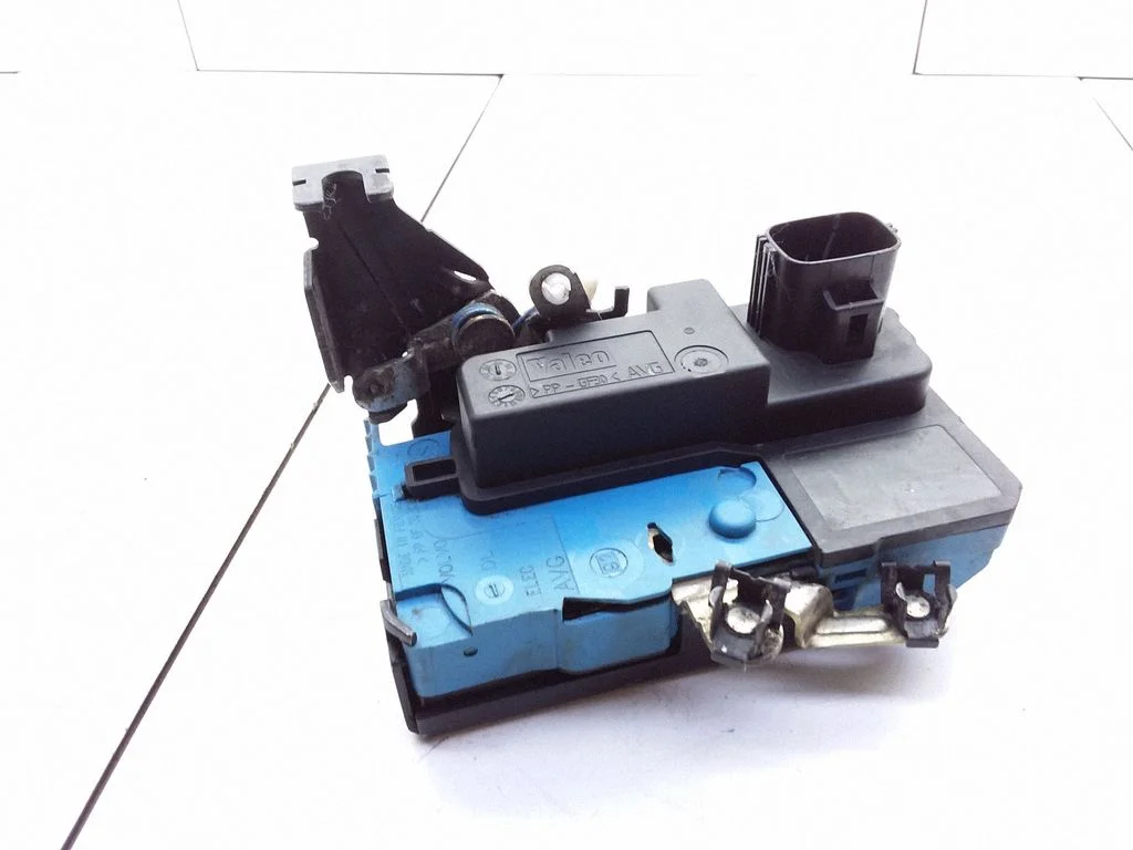 Coupe door lock (next to the handle) – Volvo S80 (1999-2003)