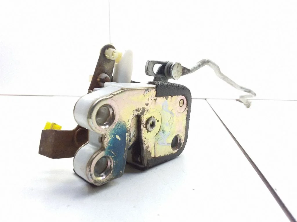 Coupe door lock (next to the handle)