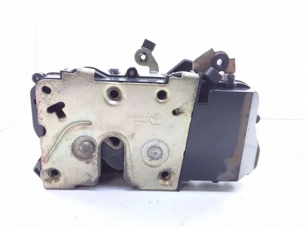 Coupe door lock (next to the handle) – Peugeot 406 (1996-1999)