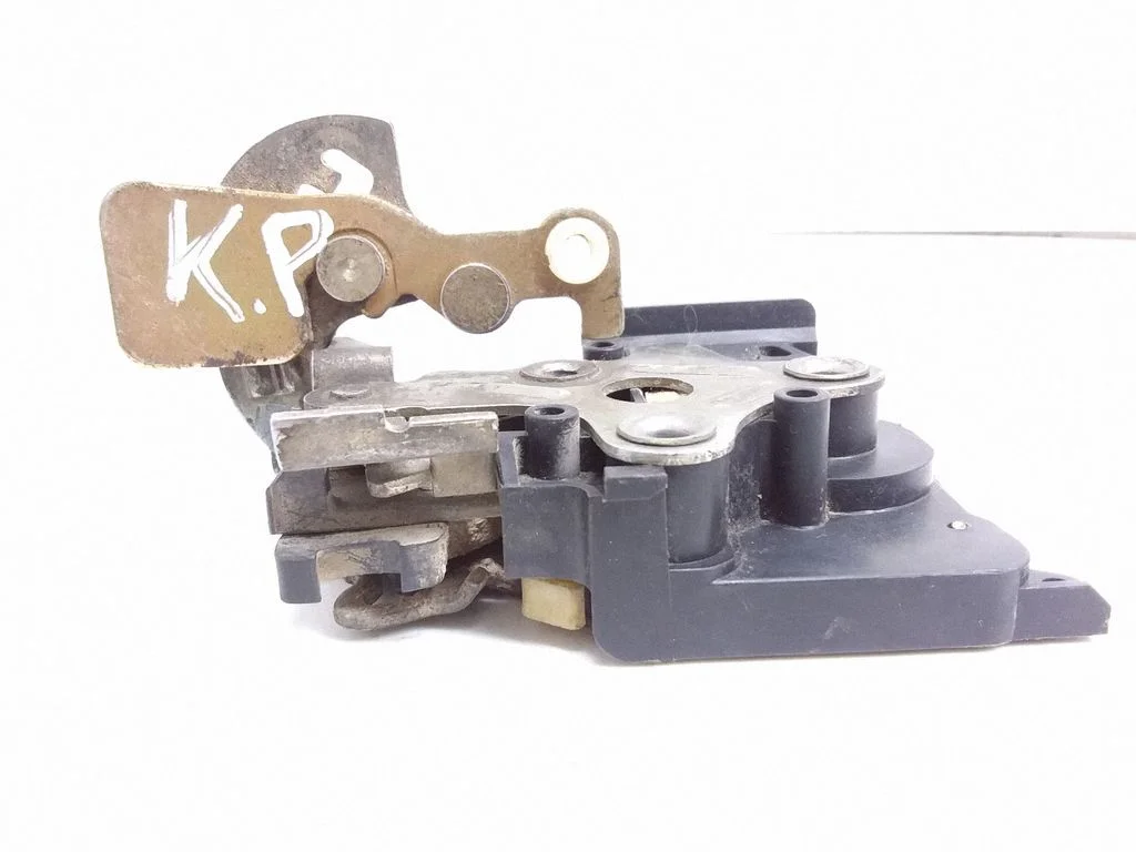Coupe door lock (next to the handle) – Opel Sintra (1996-1999)