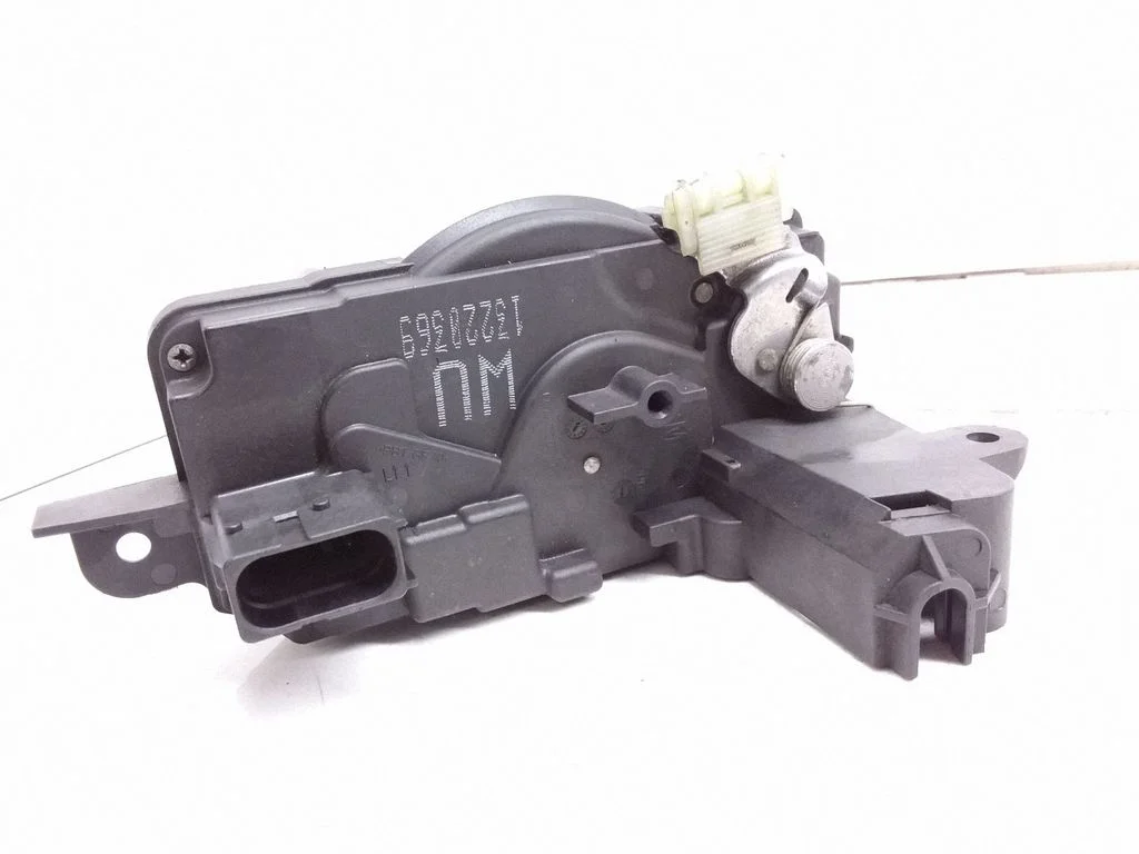Coupe door lock (next to the handle) – Opel Astra H (2004-2012)