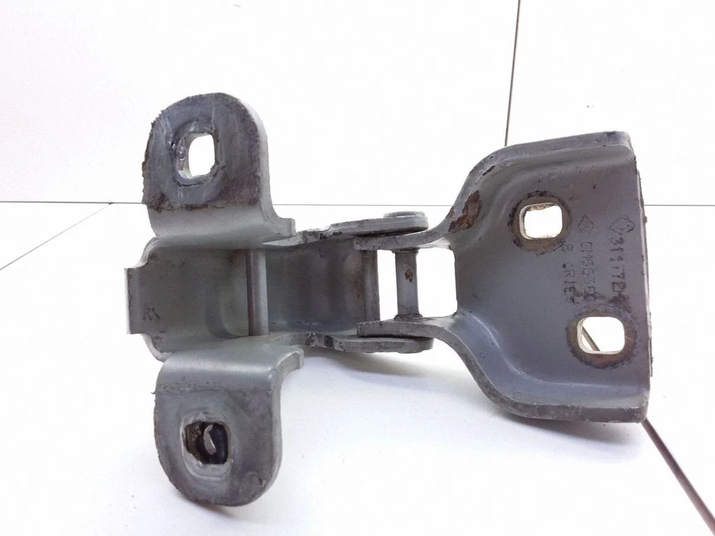 Front door upper hinge – Volkswagen Cross Touran I (2006-2016)