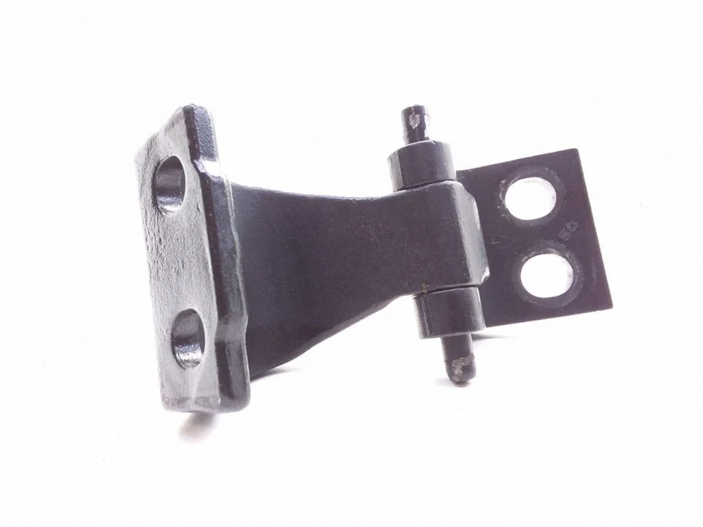 Front door upper hinge 1970ES05