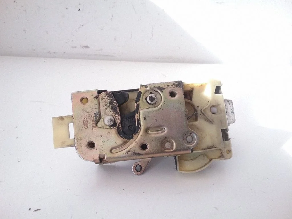 Front door lock – Ford Focus (1998-2004)