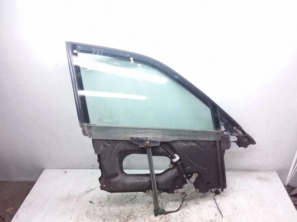 Priekšējā el. loga pacēlāja mehānisma komplekts – Audi A6 S6 C4 4A (1994-1997)