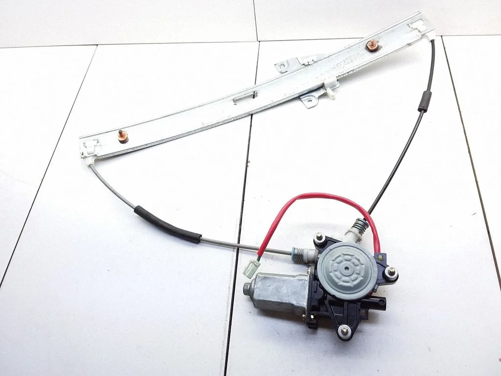 Front door window regulator with motor CM010630A
