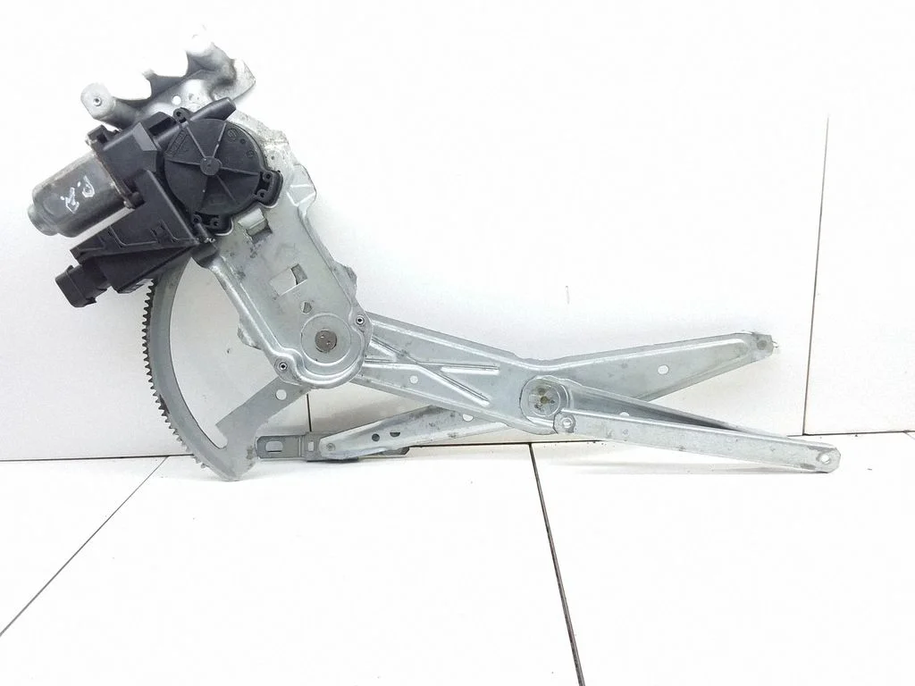 Front door window regulator with motor 93389552