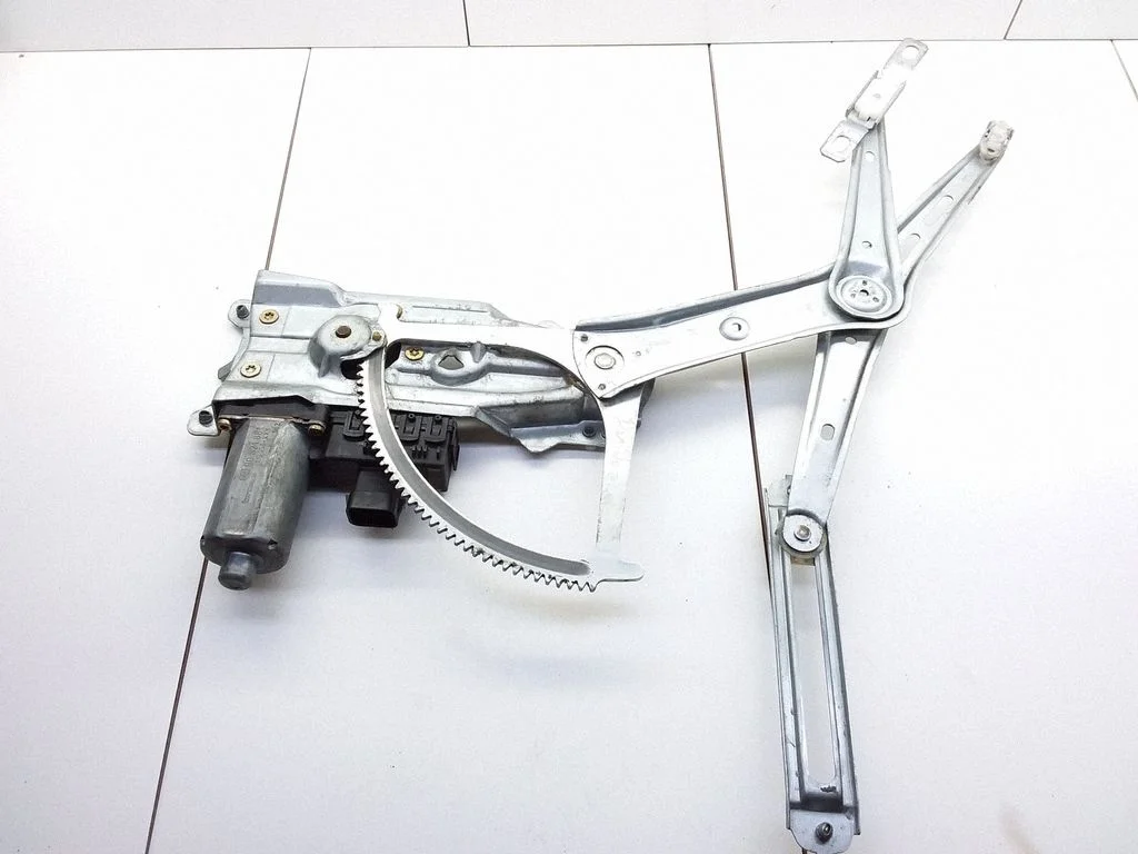 Priekšējā el. loga pacēlāja mehānisma komplekts – Opel Astra G (1998-2009)