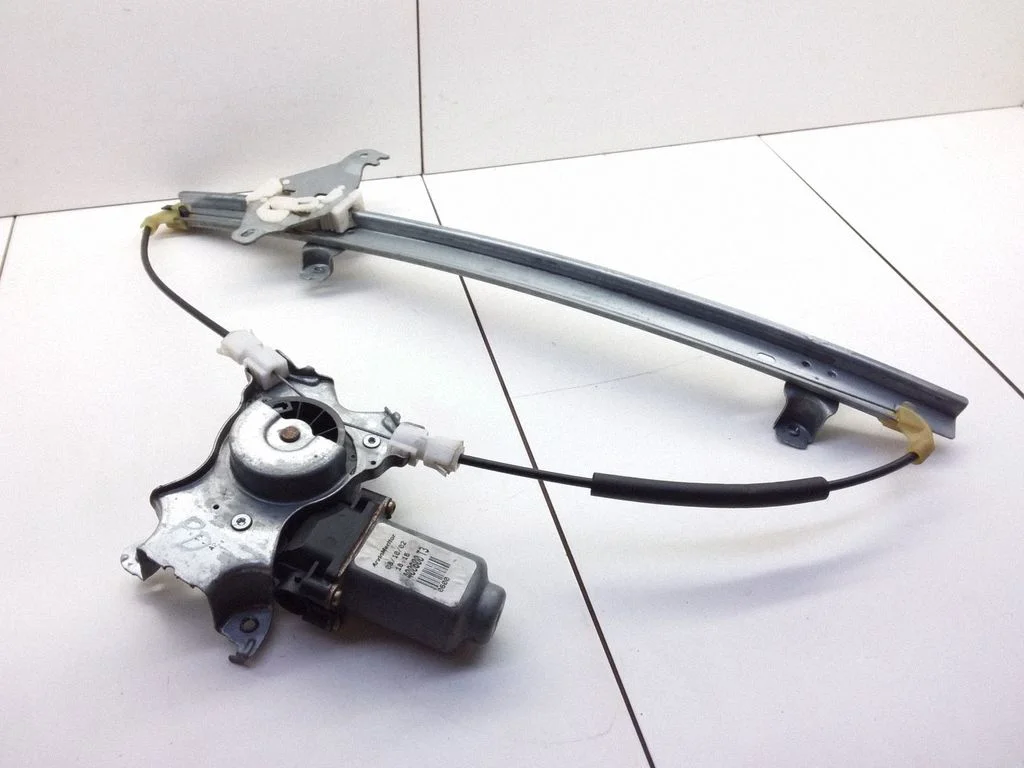 Priekšējā el. loga pacēlāja mehānisma komplekts – Nissan Almera N16 (2000-2010)