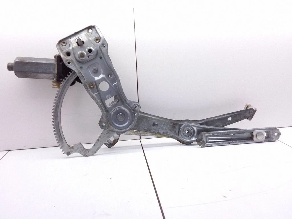 Front door window regulator with motor – Mercedes-Benz C-Class AMG W202 (1993-2000)