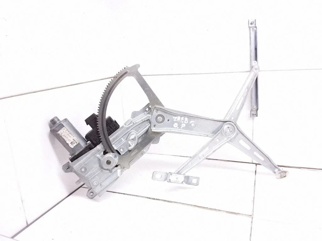 Front door window regulator with motor – Opel Zafira B (2005-2014)