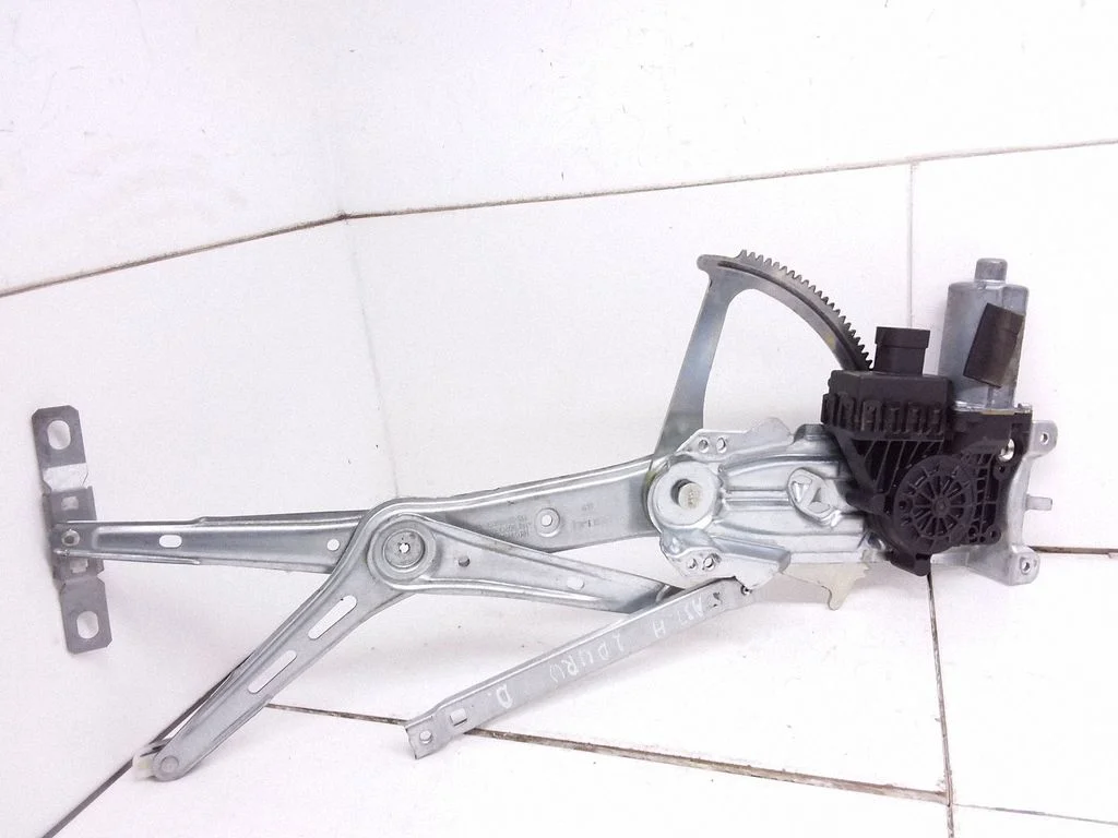 Priekšējā el. loga pacēlāja mehānisma komplekts – Opel Astra H (2004-2012)