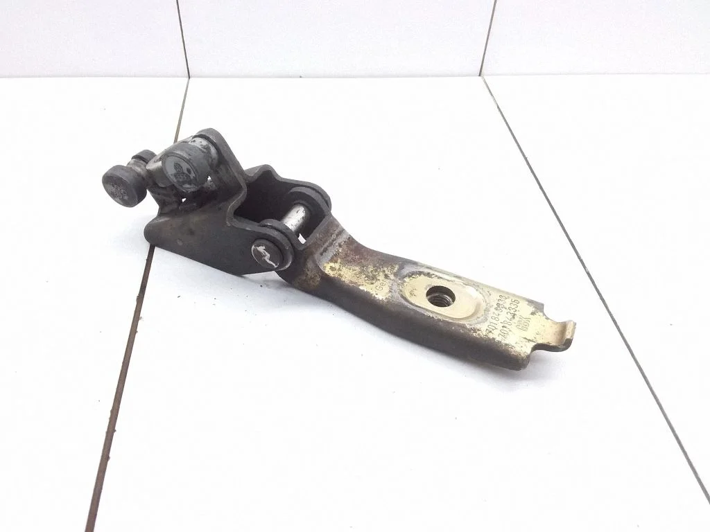 Sliding door upper roller guide/hinge – Volkswagen Transporter - Caravelle T4 (1991-2003)