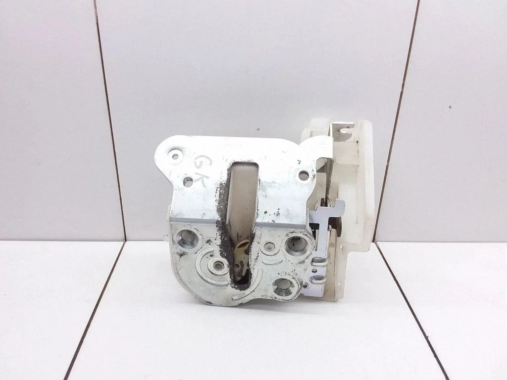 Sliding door lock – rear left