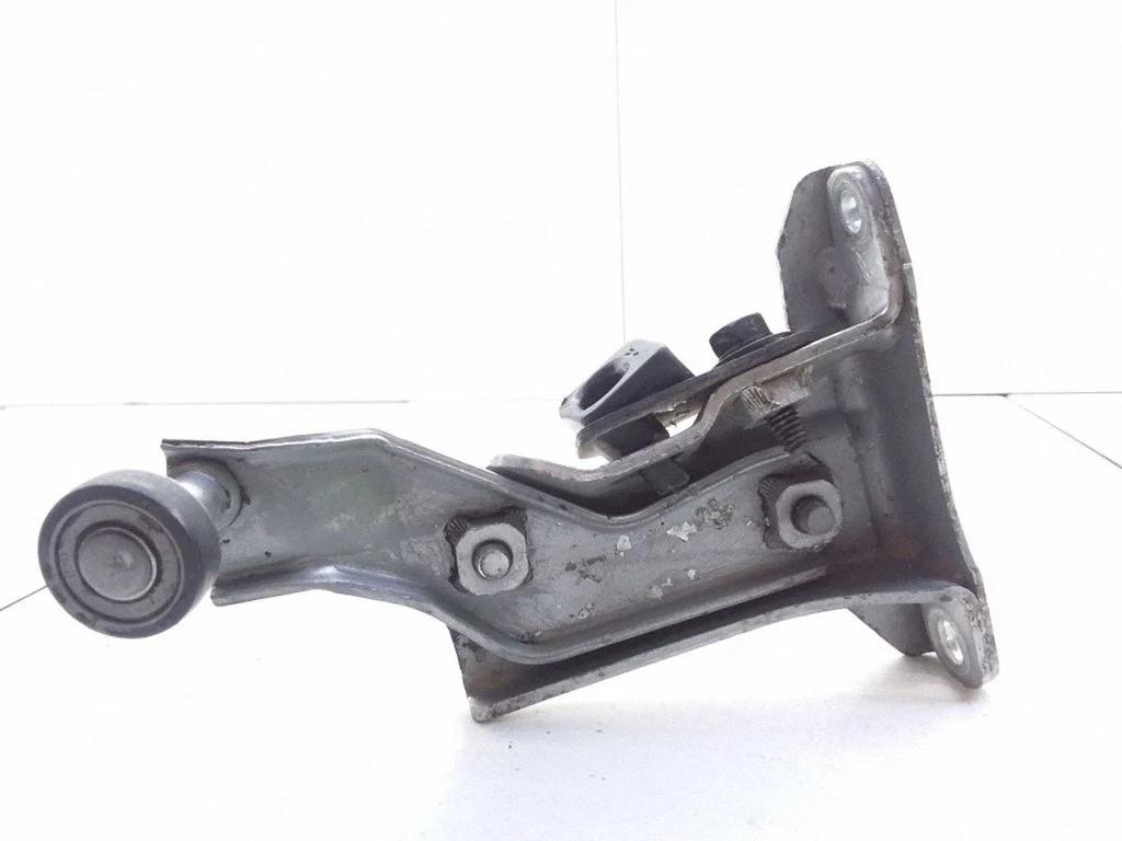 Sliding door upper roller guide/hinge – Toyota Previa (XR30, XR40) II (2000-2006)