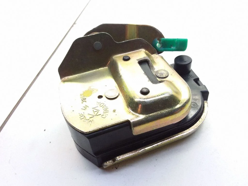 Sliding door lock – Chrysler Town & Country III (1996-2000)