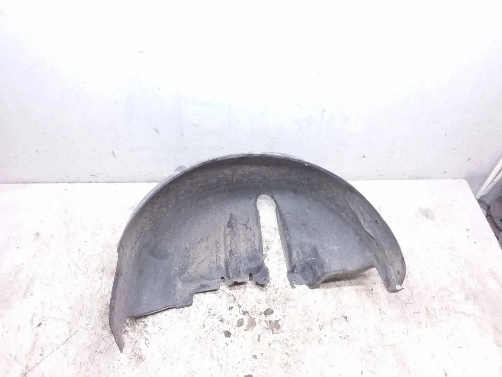 Rear arch fender liner splash guards