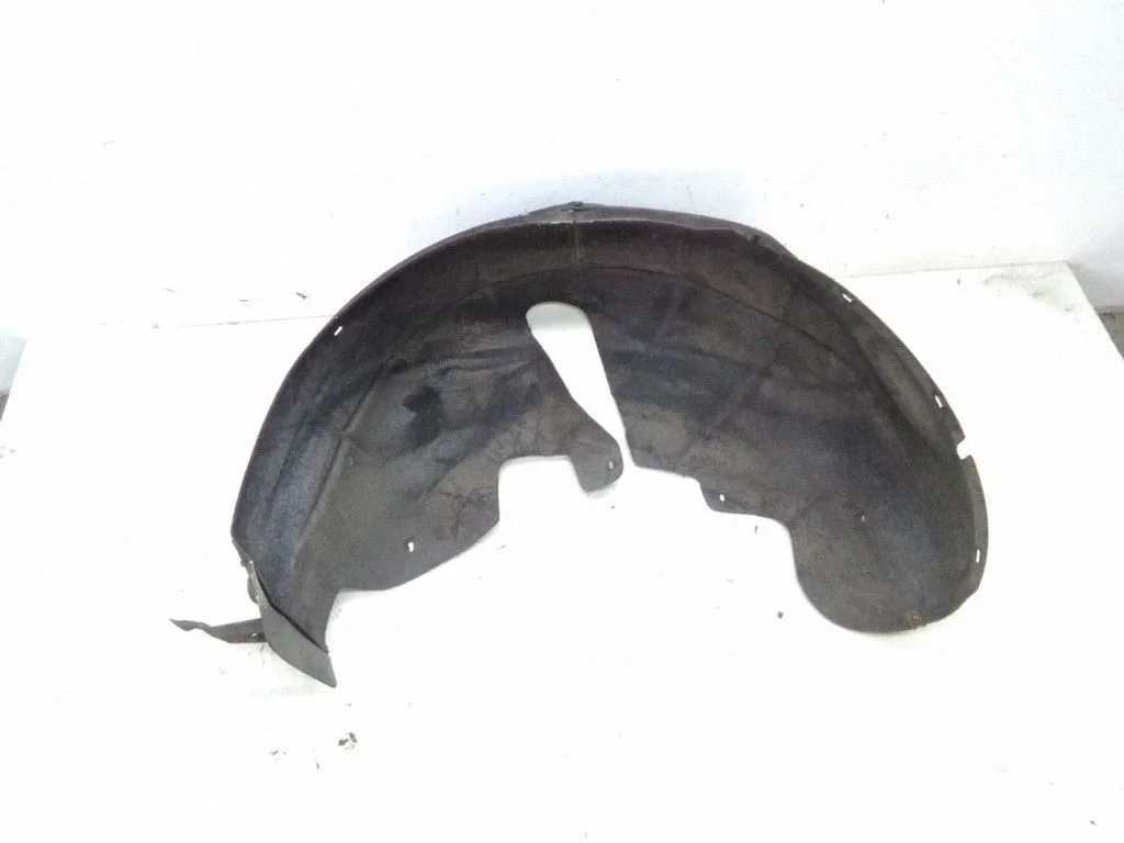 Rear arch fender liner splash guards