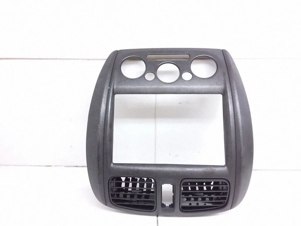 Dash center air vent grill BL4C55211