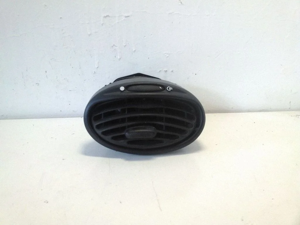 Dash center air vent grill – Ford Focus (1998-2004)
