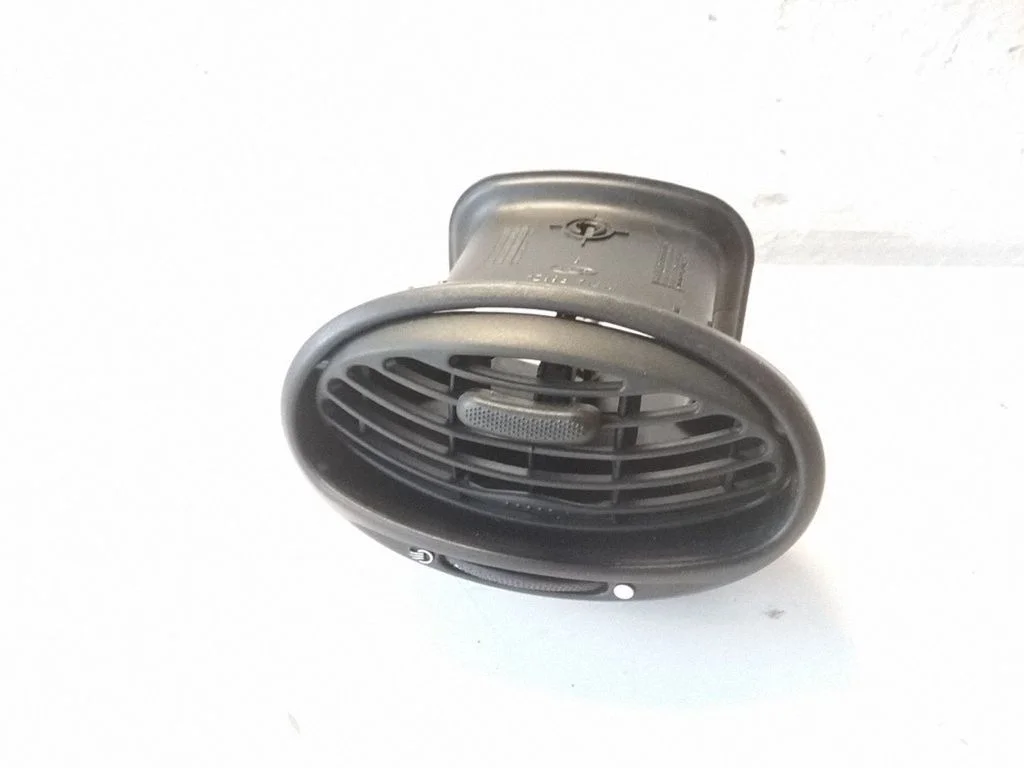 Dash center air vent grill – Ford Focus (1998-2004)