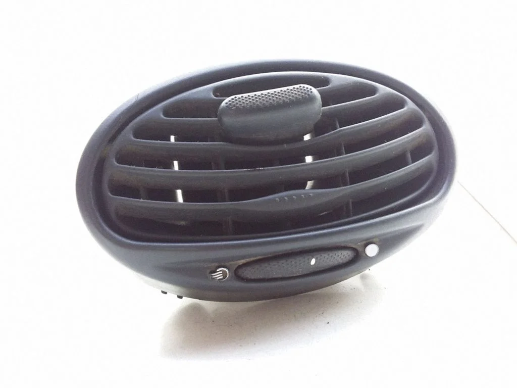 Dash center air vent grill – Ford Focus (1998-2004)