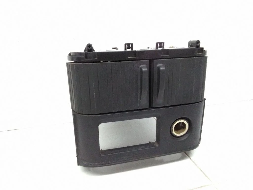 Glove box 68108EQ400