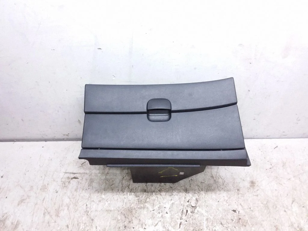 Glove box – Nissan Qashqai+2 (2008-2010)