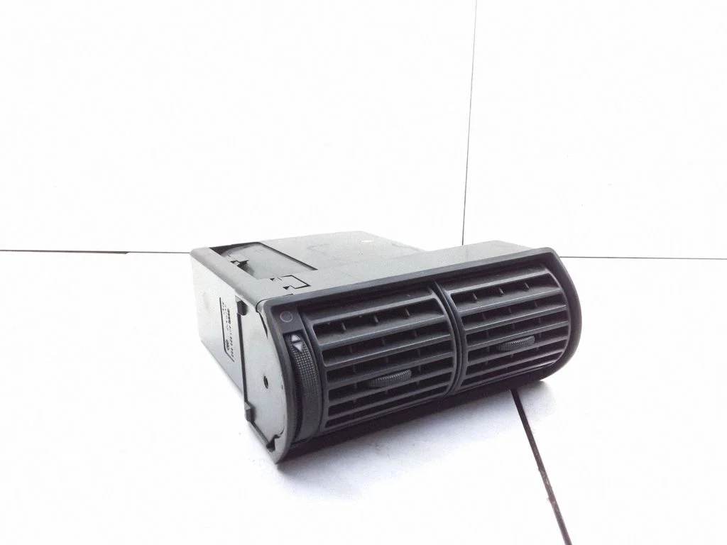 Kratka nawiewu szyby 4A1820902