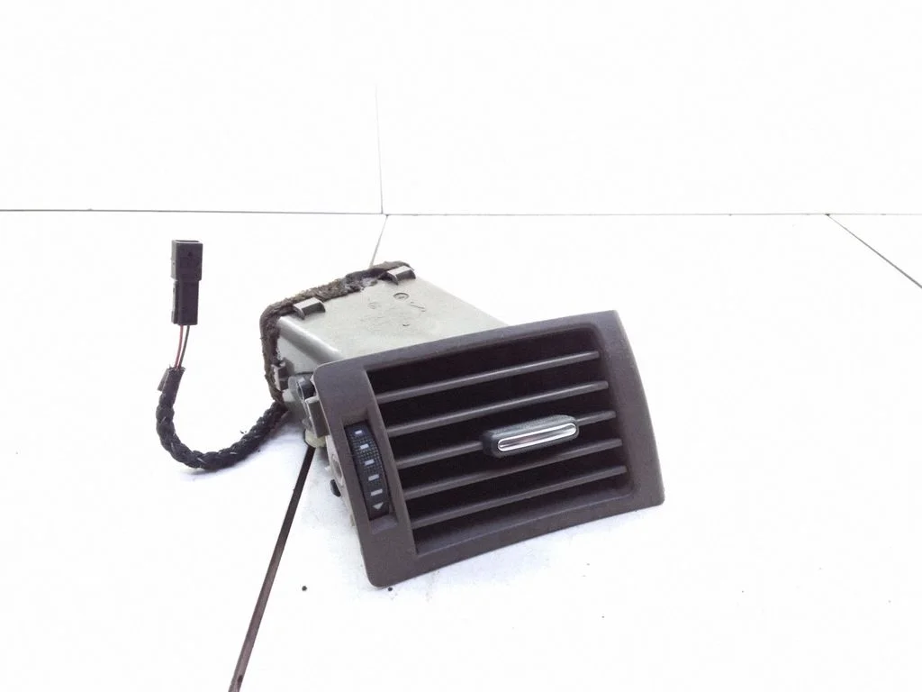 Armatuurlaua õhutusresti kate – Audi A4 S4 B6 8E 8H (2001-2005)