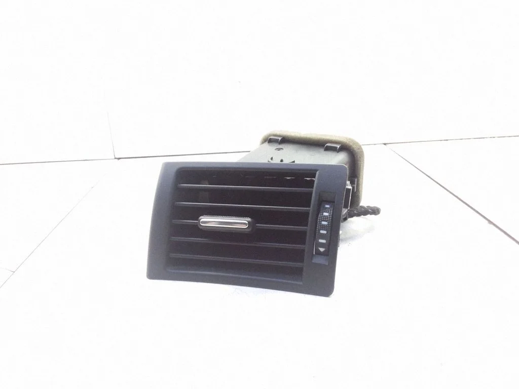 Armatuurlaua õhutusresti kate – Audi A4 S4 B7 8E 8H (2005-2008)