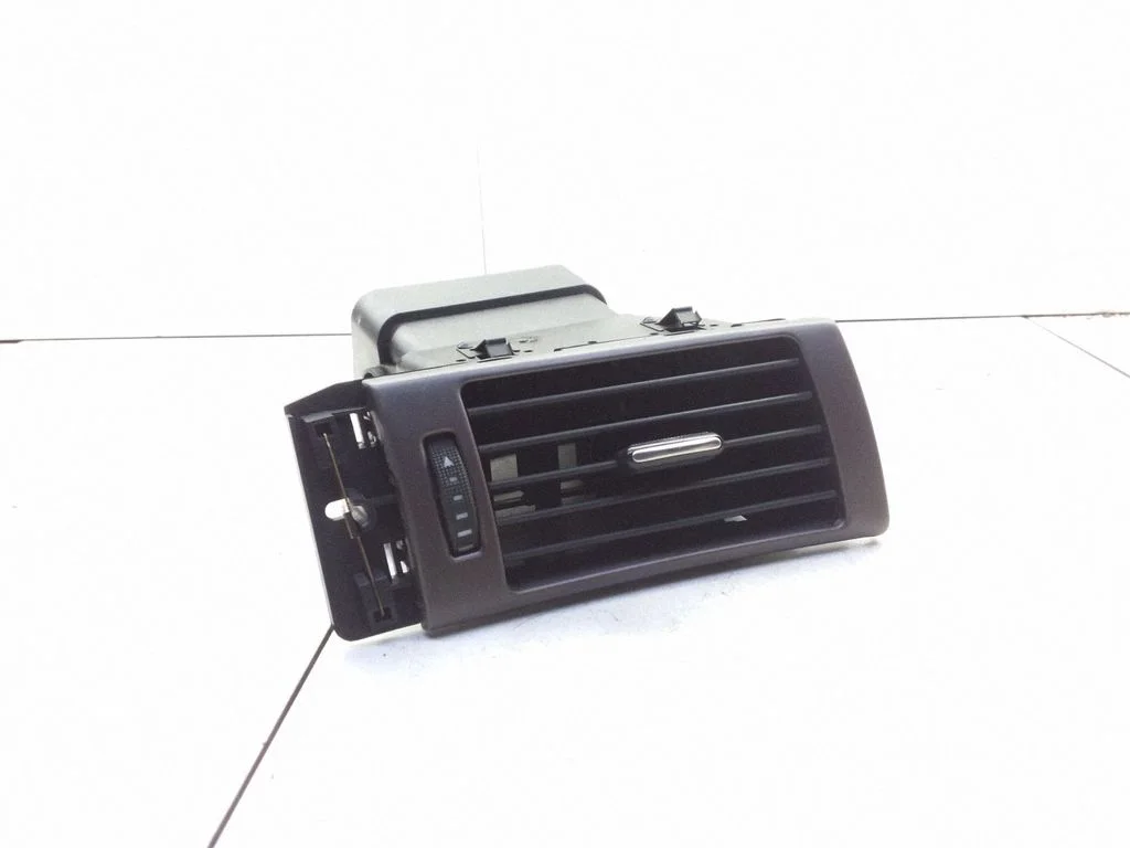 Kratka nawiewu szyby 4B1820902